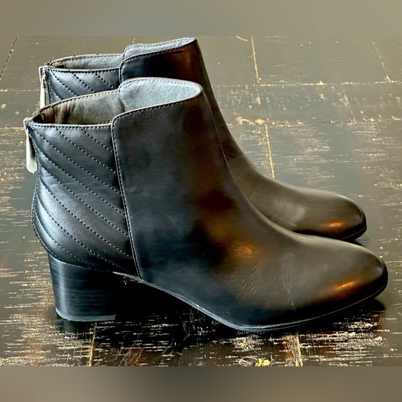 NEW Adrienne Vittadini Theo black leather ankle bootie 8.5 - Picture 5 of 7